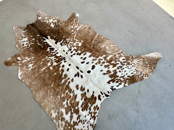 Small Cowhide Rug Brown Leather Western Decor 4.5 x 4.5 ft