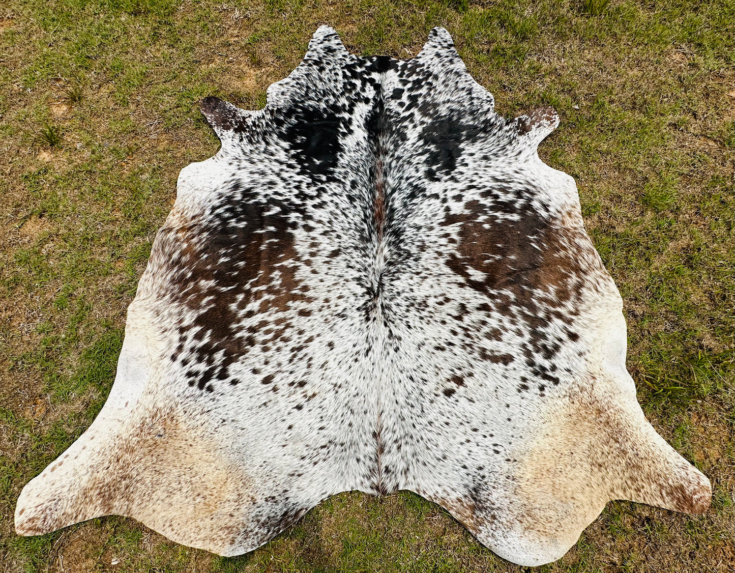 Large Cowhide Rugs Tricolor Brown Western Rodeo Decor 5 x 6 ft