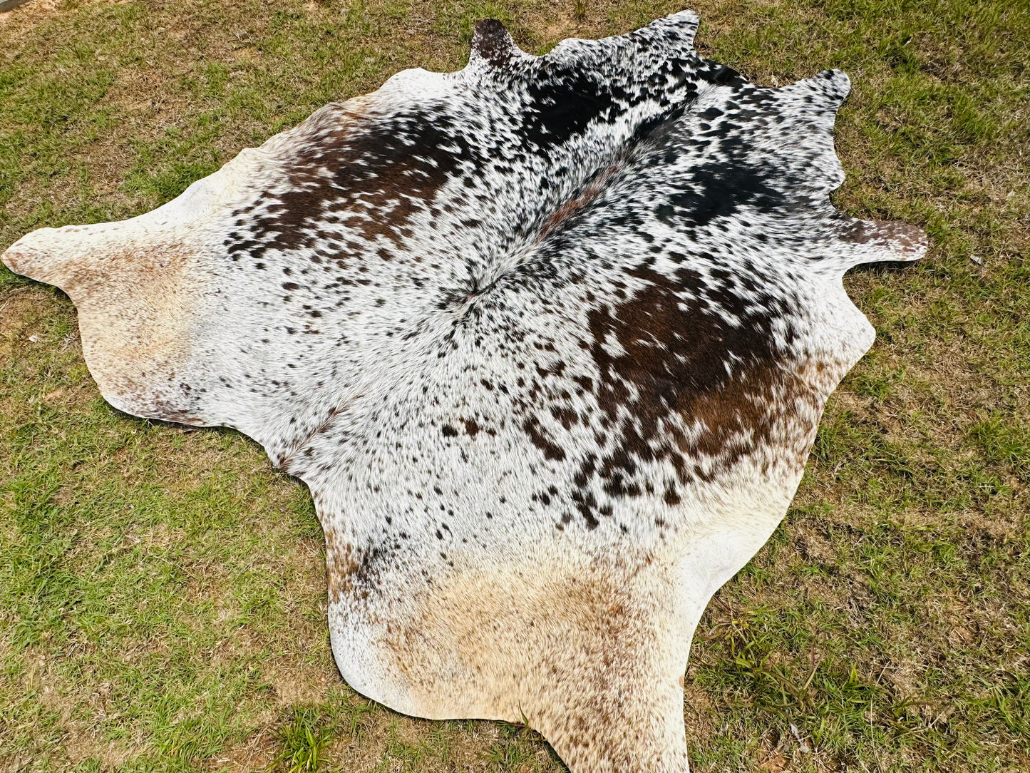 Large Cowhide Rugs Tricolor Brown Western Rodeo Decor 5 x 6 ft
