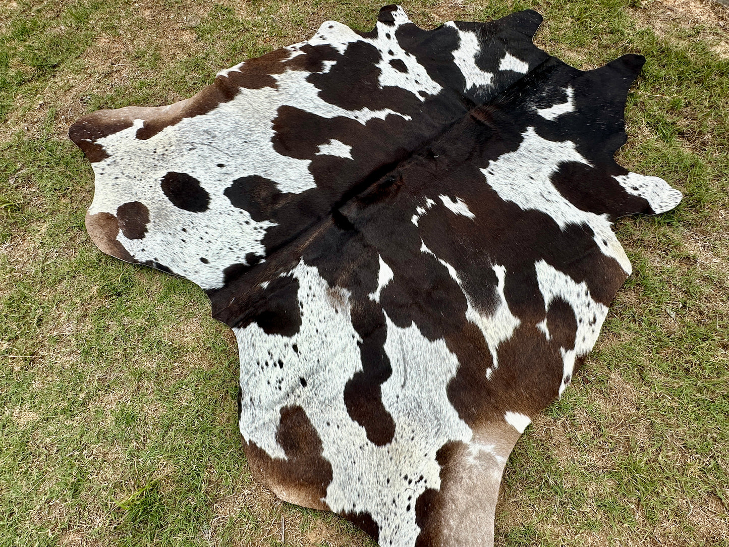 Large Cowhide Rug Tricolor Brown Western Rodeo Decor 5 x 6 ft
