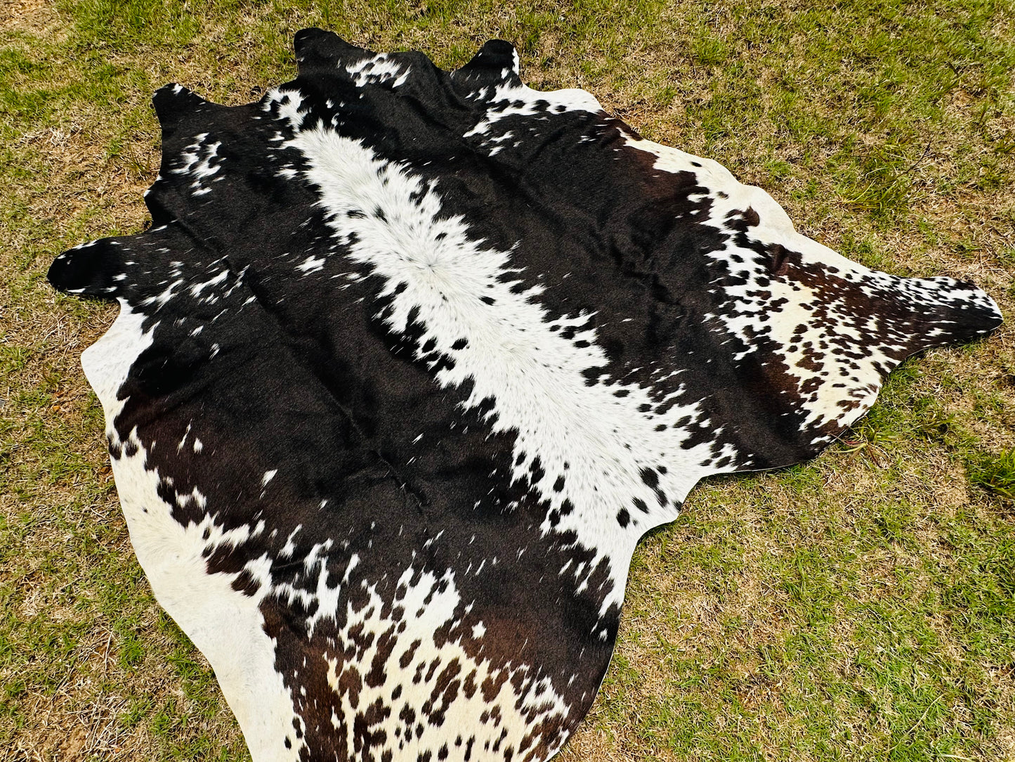 Cowhide Rugs Tricolor Brown Western Rodeo Decor Large 5 x 6 ft