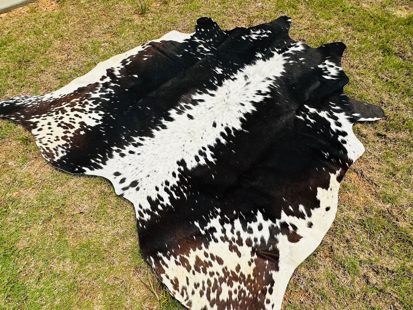 Cowhide Rugs Tricolor Brown Western Rodeo Decor Large 5 x 6 ft