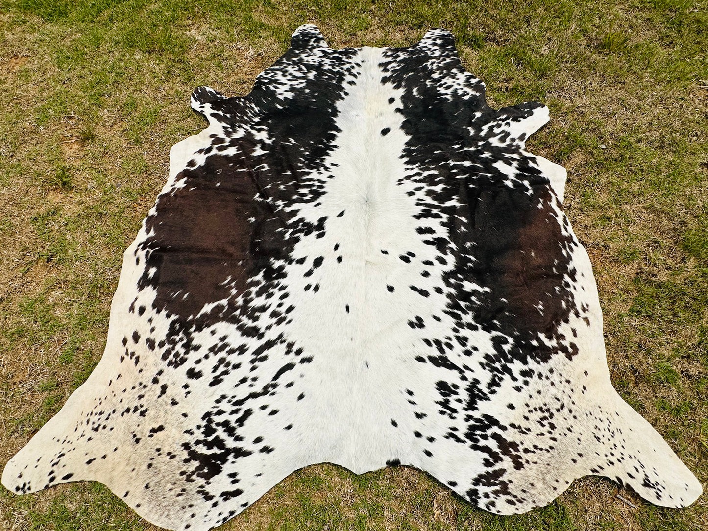 Tricolor Cowhide Rug Brown Western Rodeo Decor Large 5 x 6 ft