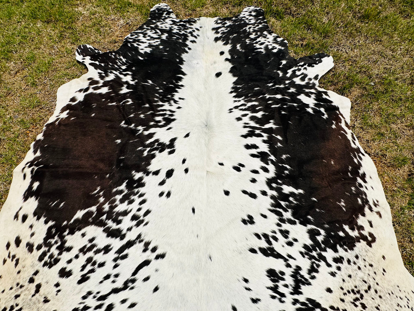 Tricolor Cowhide Rug Brown Western Rodeo Decor Large 5 x 6 ft