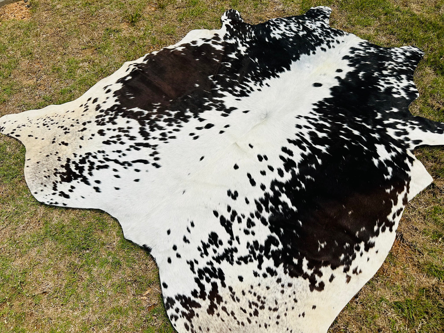 Tricolor Cowhide Rug Brown Western Rodeo Decor Large 5 x 6 ft