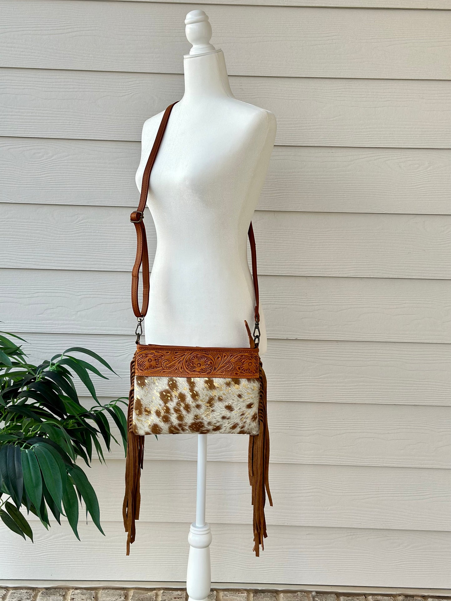 Cowhide Crossbody with Fringes in Tan And Gold - Harper