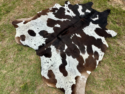Large Cowhide Rug Tricolor Brown Western Rodeo Decor 5 x 6 ft