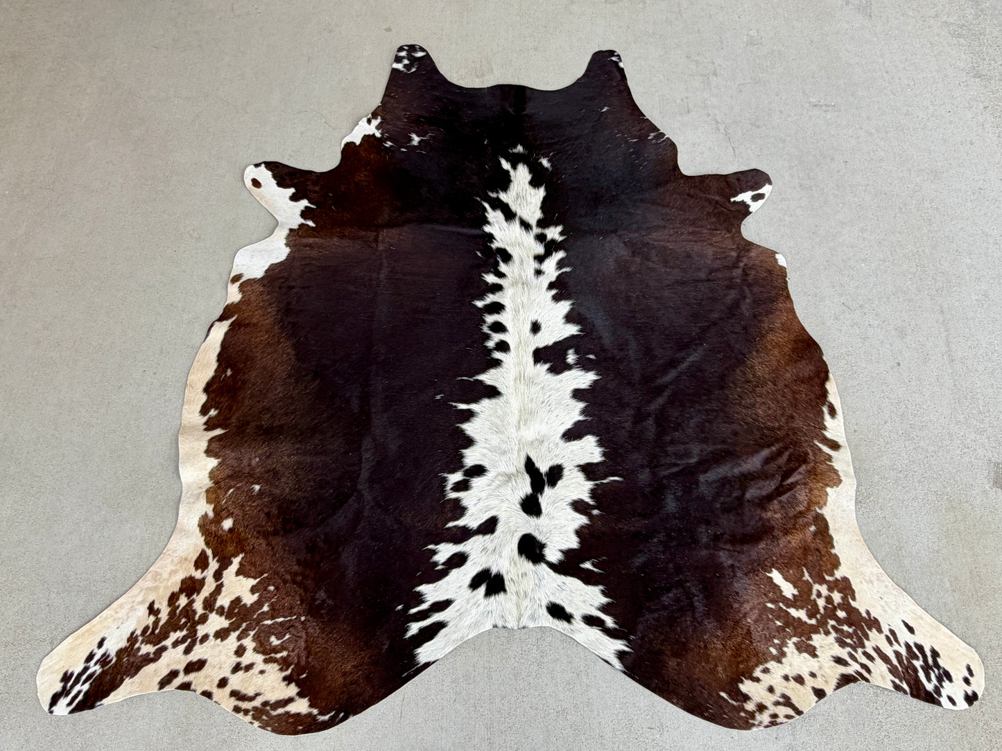 Cowhide Rugs Tricolor Brown Western Rodeo Decor Large 5.5 x 5 ft