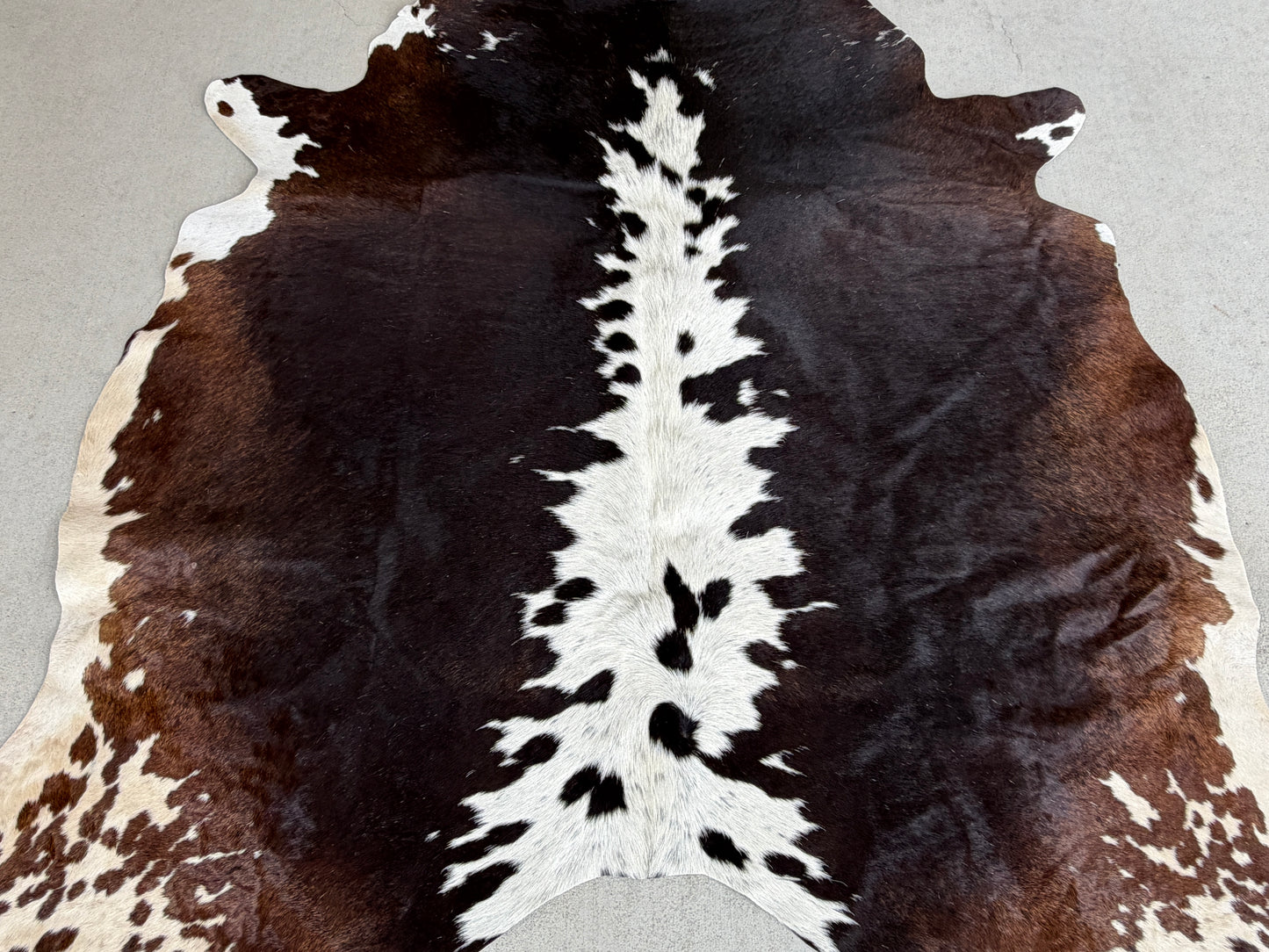 Cowhide Rugs Tricolor Brown Western Rodeo Decor Large 5.5 x 5 ft