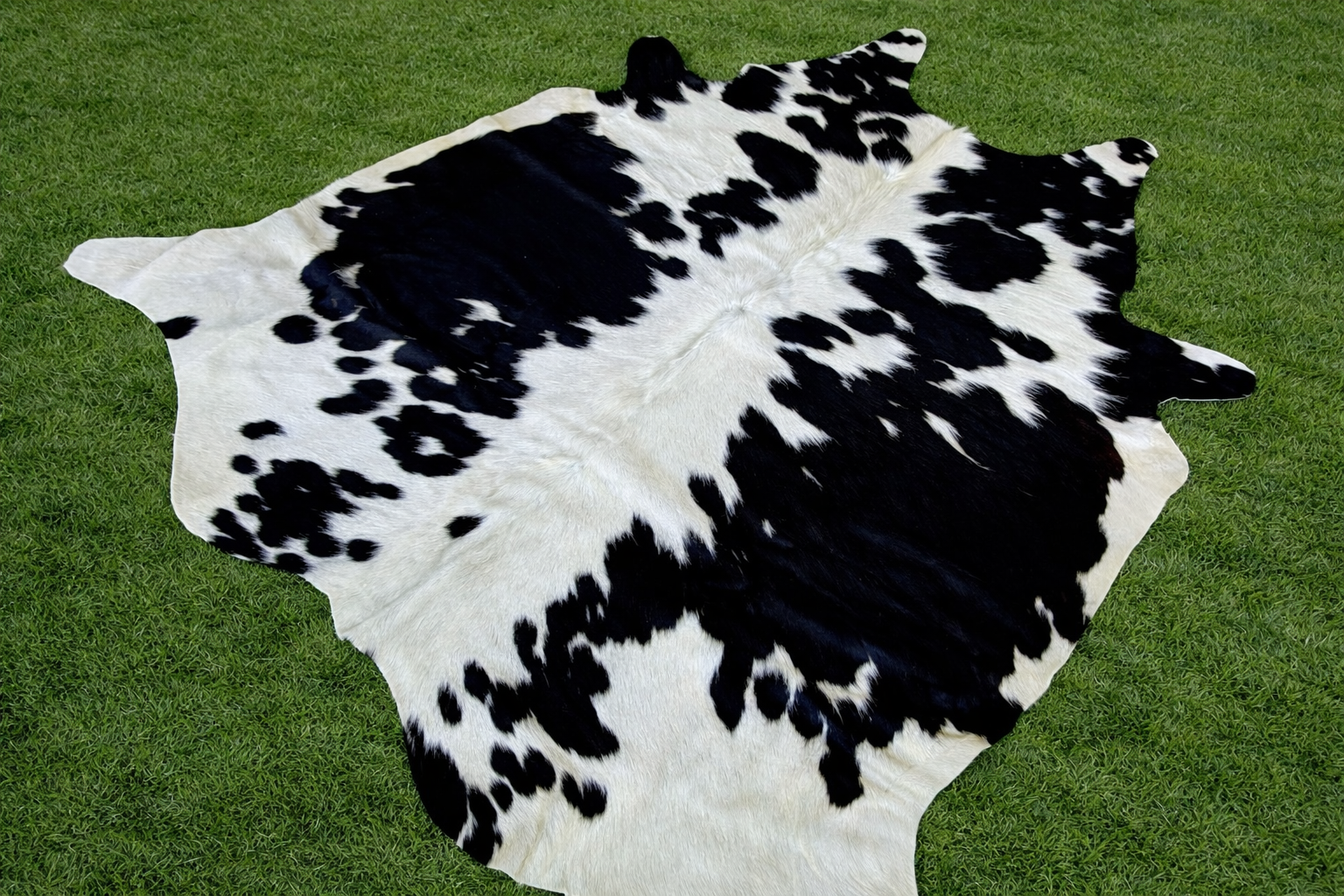 Genuine Cowhide Rug Farmhouse Rodeo Western Area Rugs 6 ft x 5.5 ft