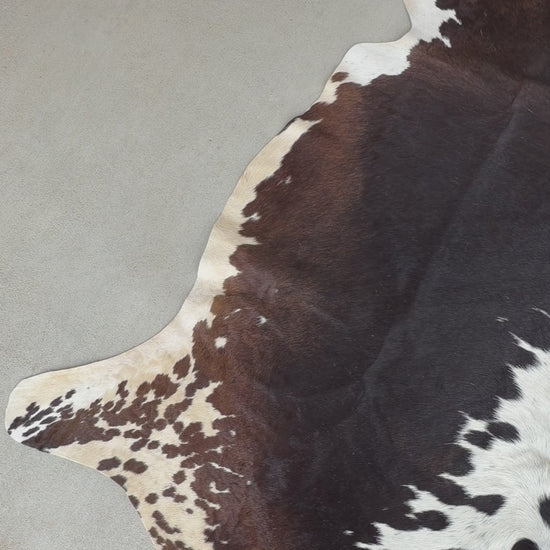 Cowhide Rugs Tricolor Brown Western Rodeo Decor Large 5.5 x 5 ft
