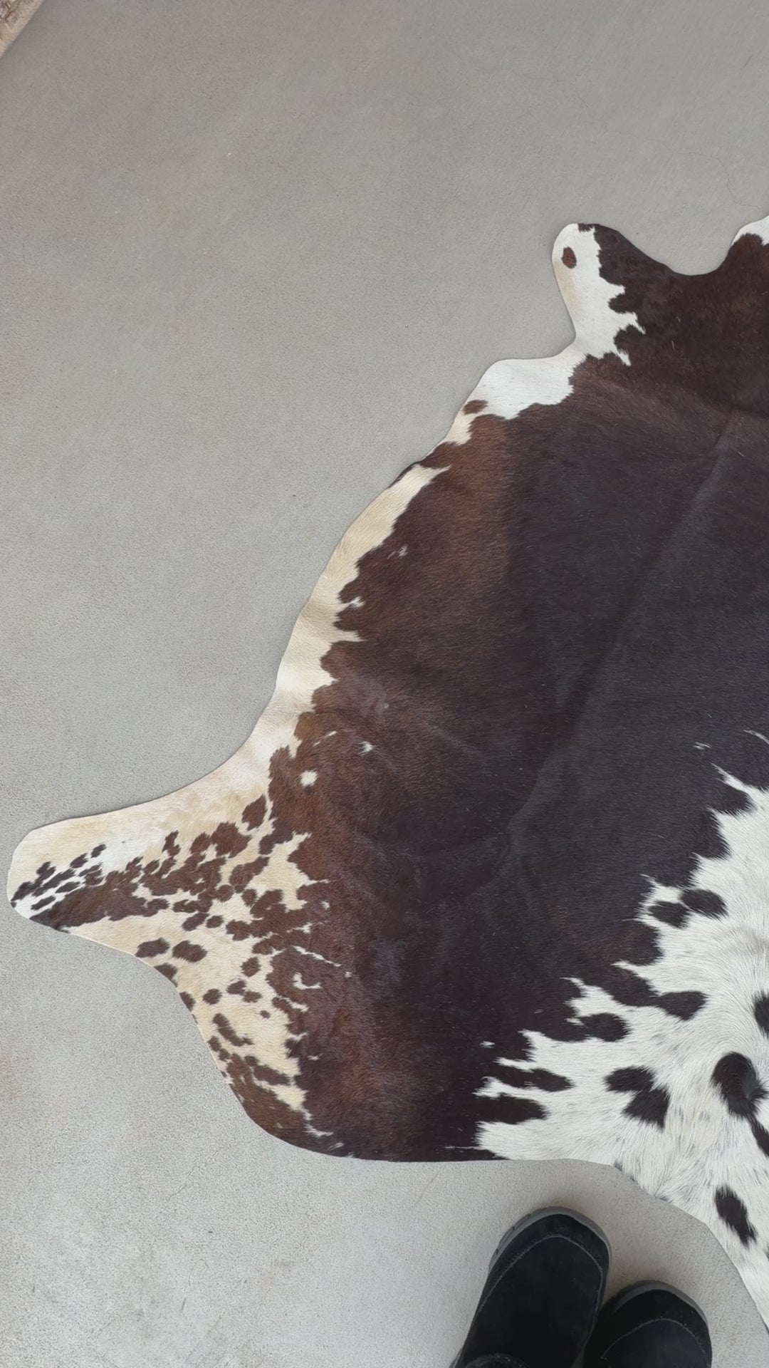 Cowhide Rugs Tricolor Brown Western Rodeo Decor Large 5.5 x 5 ft